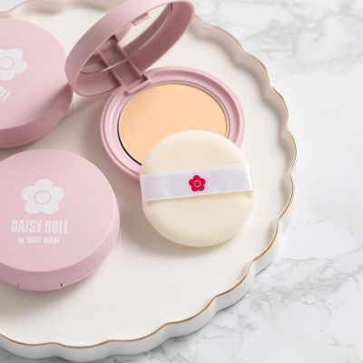 Phấn Phủ Kiềm Dầu Daisy Doll 01 (Màu Light Ocher) Nhật Bản Dạng Nén Chống Thấm Nước Kiểm Soát Dầu 10g SPF 25 PA+++