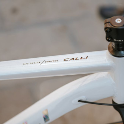 Xe đạp thể thao CALLI H3000 Khung nhôm cao cấp, tem phản quang 