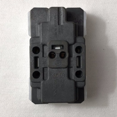 Ổ cắm đôi 3 chấu S18CCUE2 Sino Vanlock
