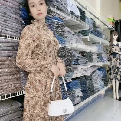 Đầm maxi cao cổ thanh lịch chun eo bản to xinh xắn.