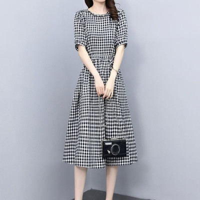 Đầm suông nữ cổ tròn phối bèo, họa tiết kẻ caro trẻ trung, có dây rút eo Haint Boutique