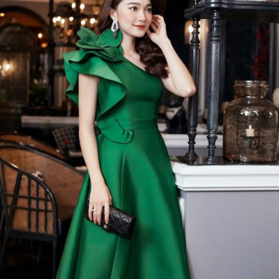 ĐẦM XÒE CỔ XÉO VAI ĐÍNH HOA LỚN 2463