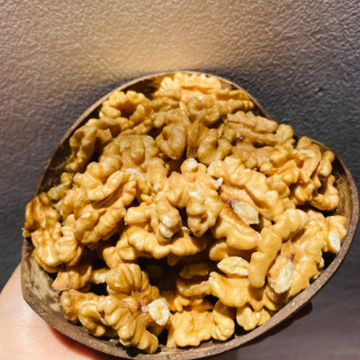 Hạt Óc Chó Vàng Tách Vỏ Mỹ / 500gr - HOLINUT